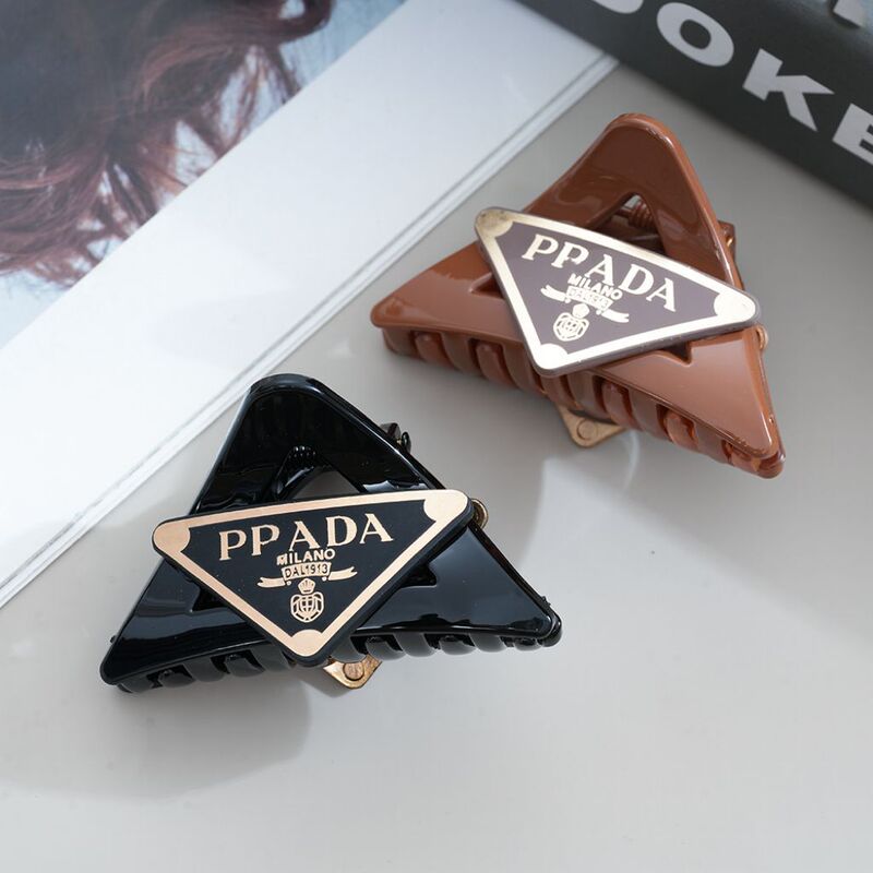 2024 new triangle grip clip high sense small size hairpin bangs clip spring and summer shark clip p home explosion hair grip