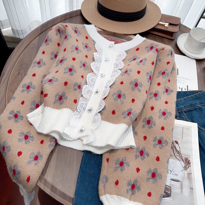 High-End Brand Women's Clothing with Tags Removed, French Retro Lace-Trimmed Sweater Coat, Women's Autumn and Winter Short Knit Cardigan High-End Brand Women's Clothing with Tags Removed, French Retro Lace-Trimmed Sweater Coat, Women's Autumn and Winter Short Knit Cardigan