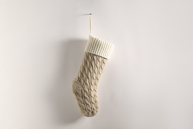 sac cadeau de Noël tricoté chaussettes décoratives en peluche chaussettes de Noël en laine couleur assortie petit sac cadeau torsadé de 8 mots_voghion.com