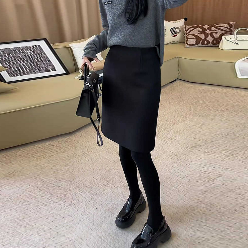 Minimalist Style Woolen Skirt for Women, Black High-Waisted A-Line Mid-Length Skirt, Versatile Slimming Straight Skirt Minimalist Style Woolen Skirt for Women, Black High-Waisted A-Line Mid-Length Skirt, Versatile Slimming Straight Skirt