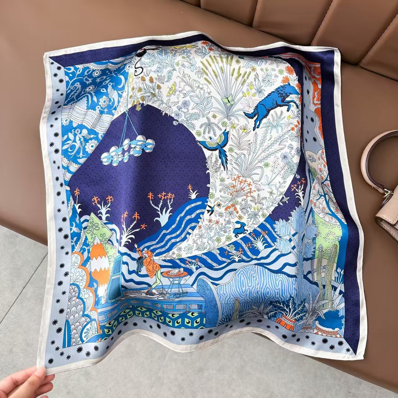 軽い豪華な北欧風の紫色の朝顔の花のプリントの绢糸のスカーフの女性の高級な気質の100% シルクの小さい方のタオル