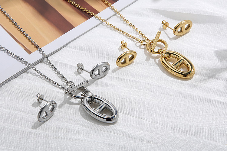 Fashion Ot Buckle Pendant Titanium Steel Necklace Earrings Set display picture 6