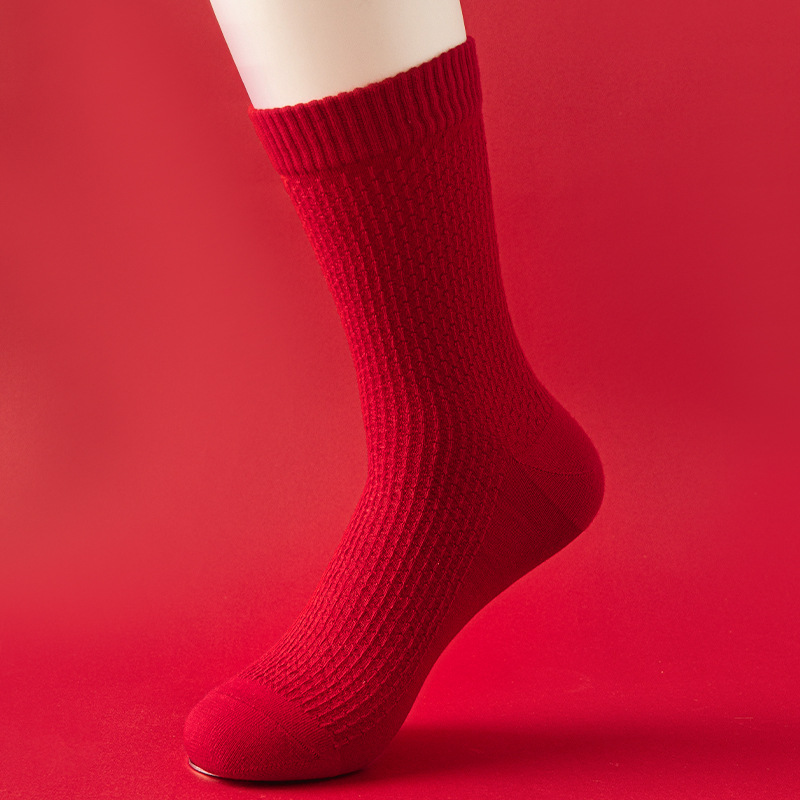 Calcetines rojos de año natal Calcetines de tubo de otoño e invierno para mujer Calcetines rojos grandes de boda de año nuevo Calcetines de pareja de boda al por mayor