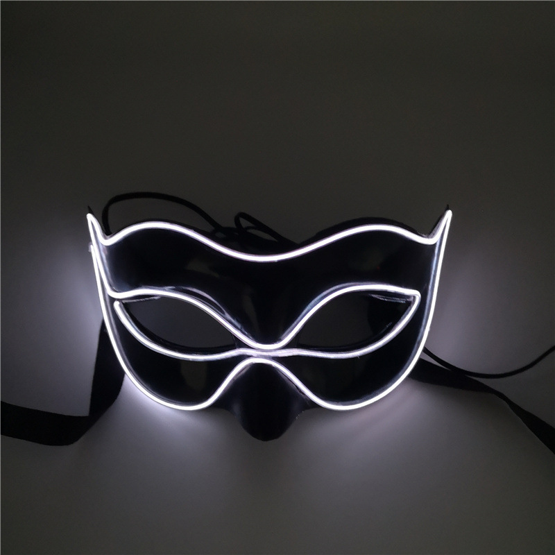 Fabricantes de máscaras luminosas extrañas de fiesta de Halloween ofrecen máscaras luminosas clásicas de mitad de cara.