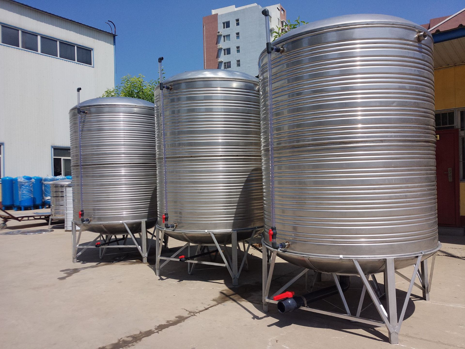 北京304不锈钢水箱楼顶蓄水罐太阳能水箱500升1000升净水立式水塔