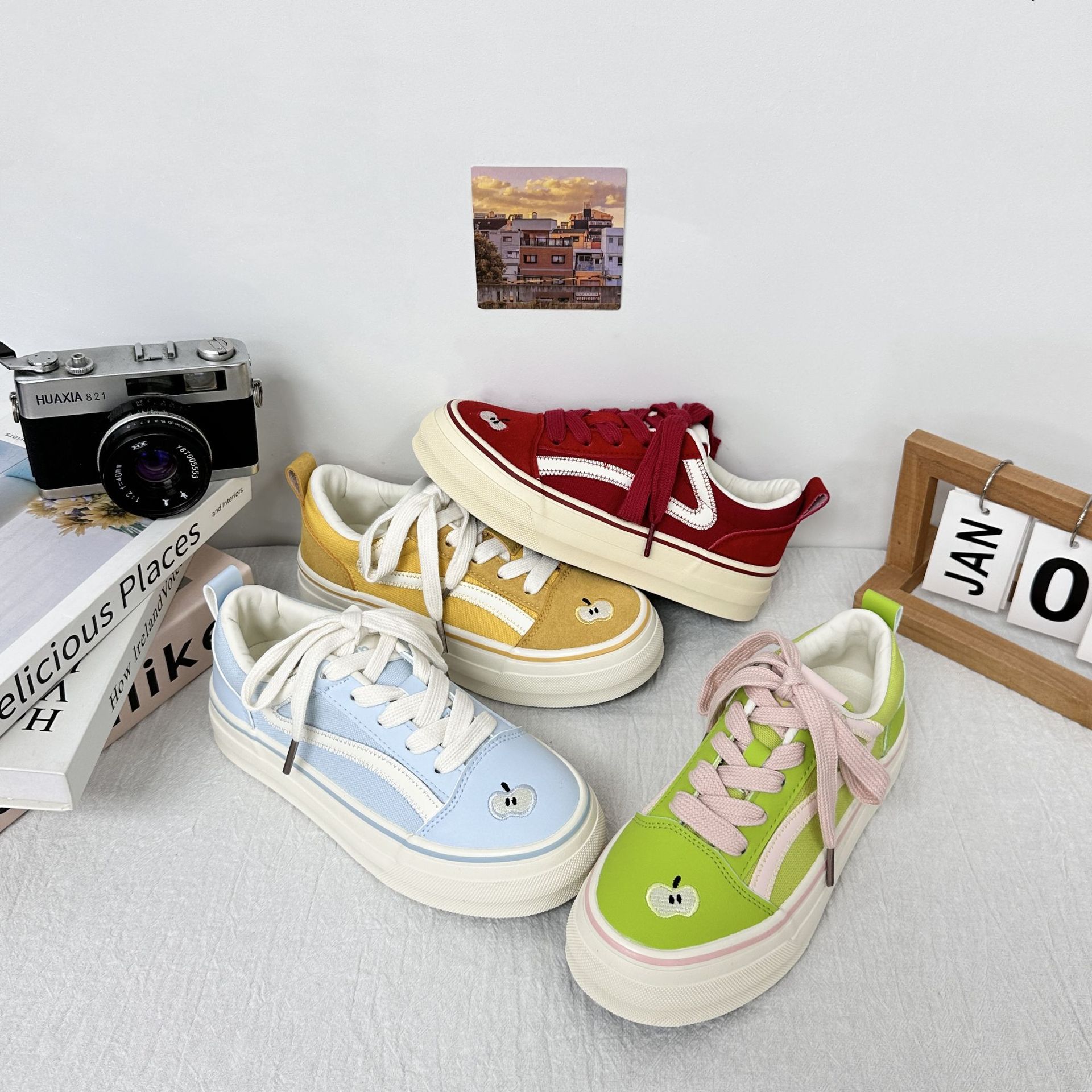 Yuanbo Apple bordado 2025 nuevo estilo de escuela de zapatos de entrenamiento alemán de suela gruesa estilo universal de moda zapatos deportivos casuales