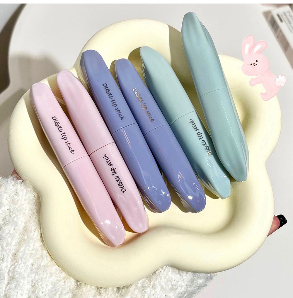 Di&Xi's gentle Moisturizing lip balm nourishes and cares for the non-sticky night lip mask, making it a popular choice for girls with their chubby lips. It's an affordable and trendy product undefined