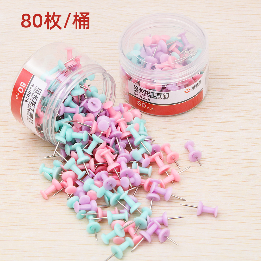 Morandi 80 una caja de clavos