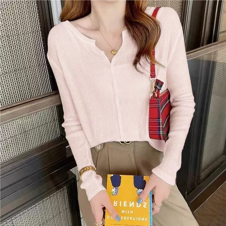 Autumn thin fitted knitted cardigan, V-neckline