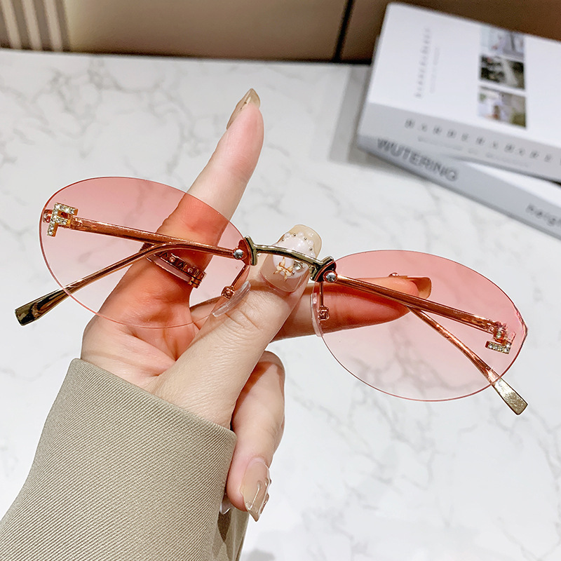 クロスボーダーヨーロッパとアメリカのトレンディな小さなフレーム装飾メガネリムレスサングラスダイヤモンドオーバルフレームファッショナブルなサングラス卸売|undefined