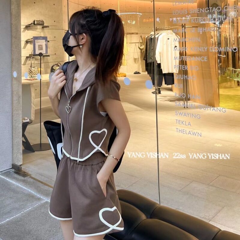 Petite Women Wear a Complete Set of Sporty Casual Suits with Culottes, New Summer Style 2026, Playful and Lively Two-Piece Set for Women Petite Women Wear a Complete Set of Sporty Casual Suits with Culottes, New Summer Style 2026, Playful and Lively Two-Piece Set for Women