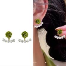 С����һ��ɴ��Gɫõ�廨�������¿�С���OӋ���s���¶��h���