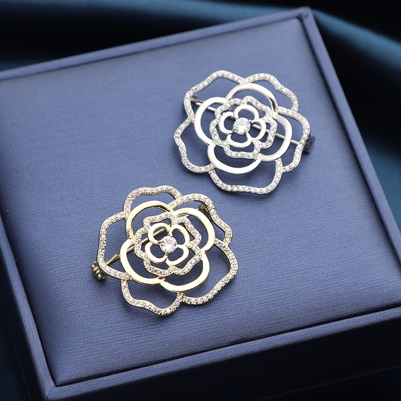 Sophisticated brooch contains rose