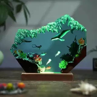 跨境热销潜水员和鲸鱼水母水下世界环氧树脂摆件小夜灯父亲节礼物