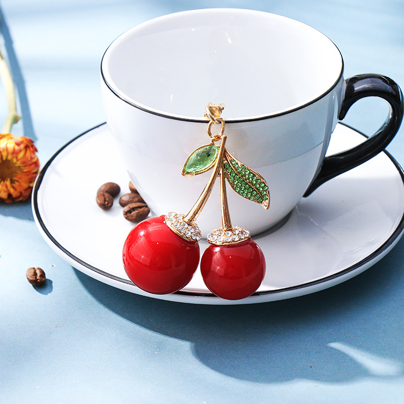 Deli Reba con colgante de bolsa de coche de frutas Llavero de metal coreano creativo transfronterizo