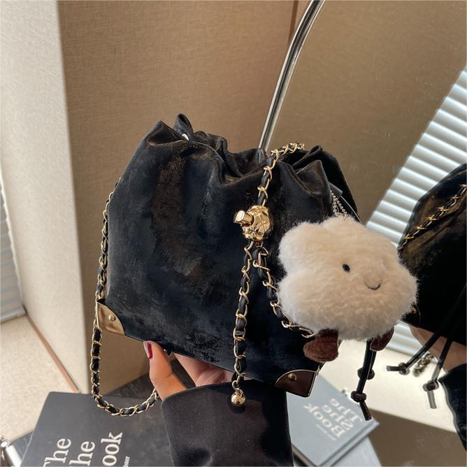 Bolsa de cubo popular de este año para las mujeres 2024 primavera y verano nuevo simple todo partido De alto sentido bolso de mensajero del hombro de las mujeres