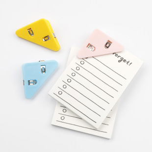 Creative transparent color triangle clip anti-curling edge corner clip anti-curling edge artifact Learning Office plastic clip