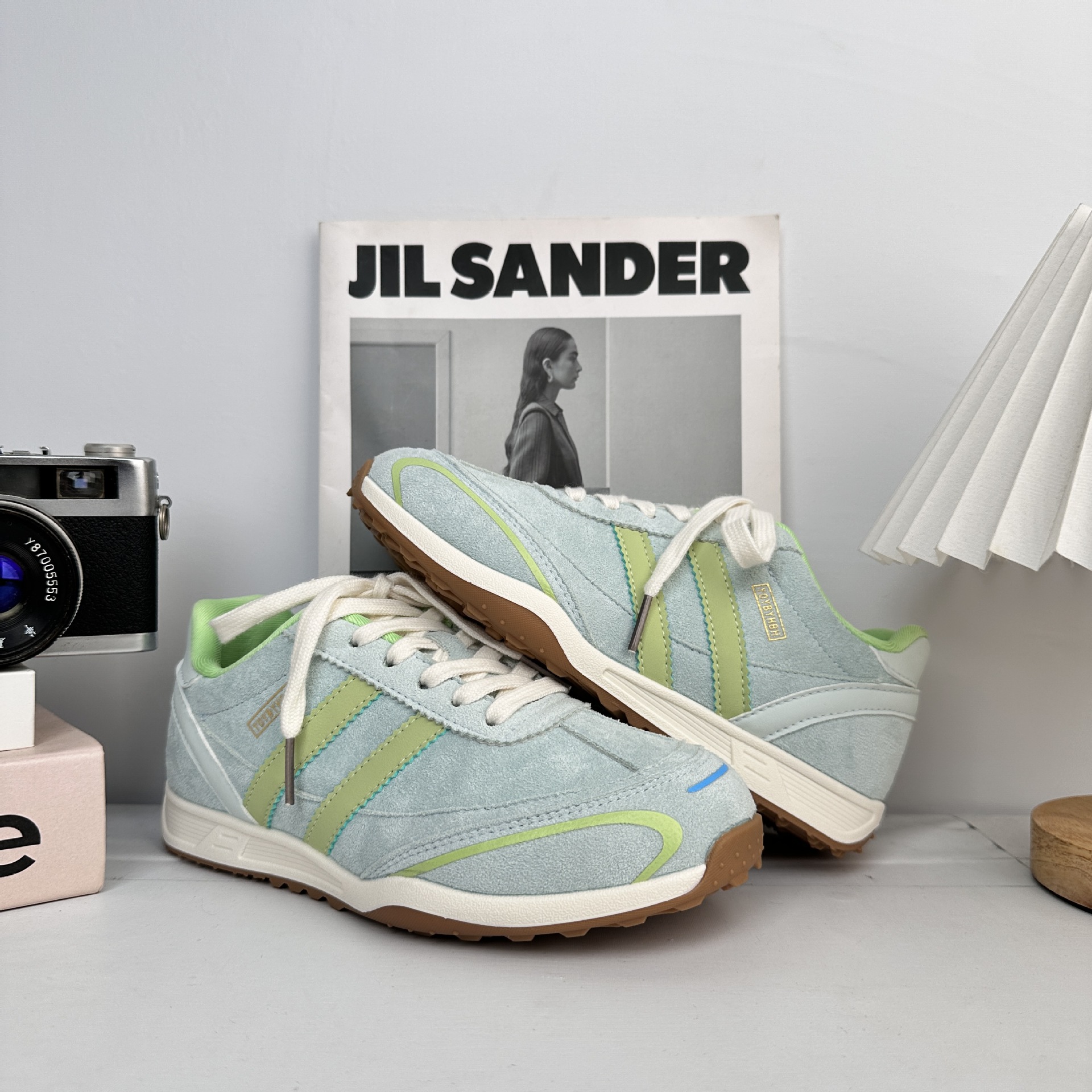 Zapatos blancos de fondo grueso para mujeres 2025 nuevos zapatos de skate de nicho de primavera y otoño retro zapatos de entrenamiento alemán zapatos casuales