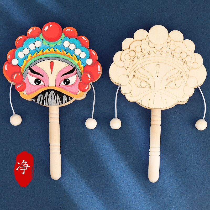 京劇の顔の譜は波を打って太鼓を打ちますdiy子供の手作りの木質の伝統の国風はおもちゃの絵画を持って色の木の白胚を塗ります。|undefined