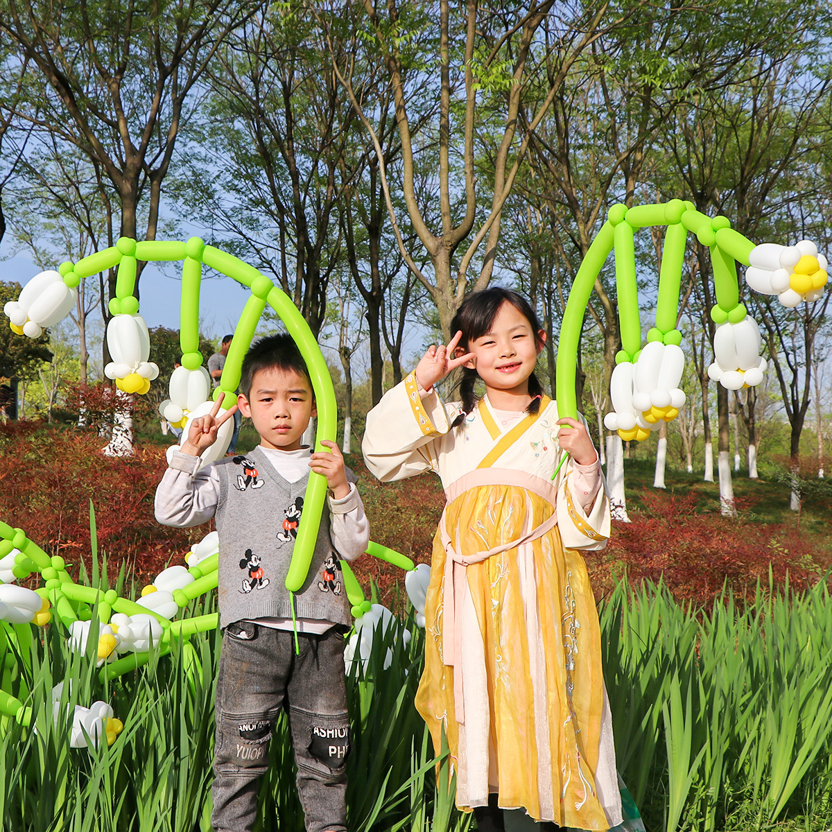 Ins pequeño libro rojo flor globo ramo de material de bricolaje paquete picnic fiesta mercado nocturno puesto largo globo personalizado