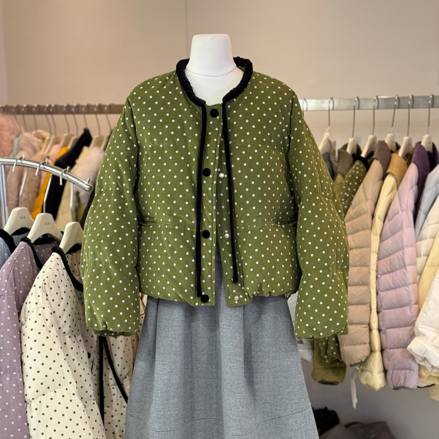 Special Offer Non-Refundable Corduroy Round-Neck Tie-Down Women's down Jacket 2025 Winter Petite Size 90% White Duck down Puffer Jacket