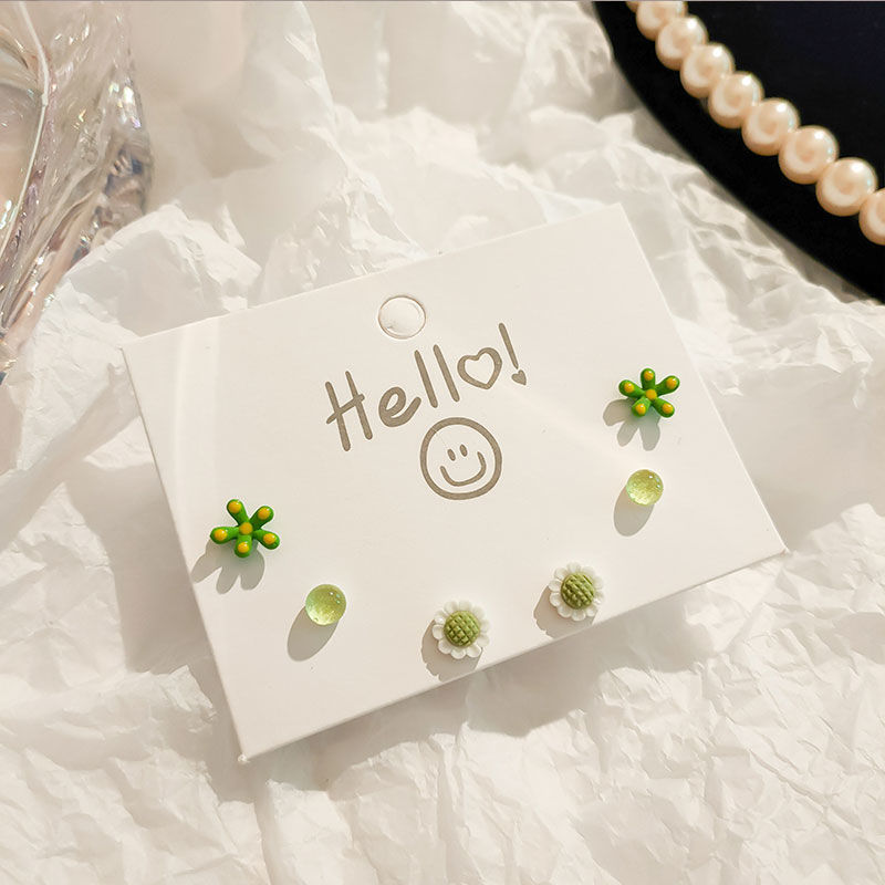 Juego de pendientes de aguja plateados, sencillos y compactos para mujer, pendientes geométricos en forma de corazón, bonitos, dulces y versátiles, venta al por mayor para puestos de mercado