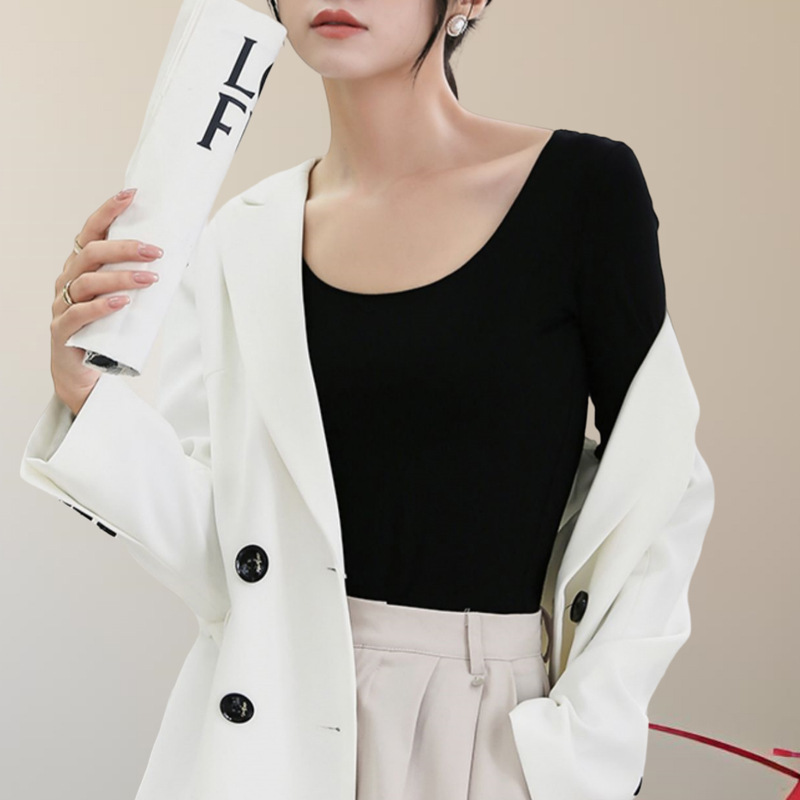 モーダルの低襟の底のシャツの女性の春と秋冬の内は丸首の長袖のtシャツの薄い金の修身の保温の上着の新型を掛けます。