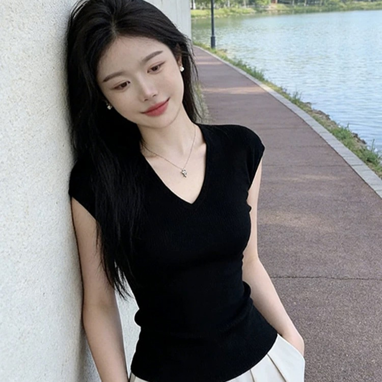Spring and Summer Women's 100% Tencel V-Neck Flutter Sleeve T-Shirt, Slim-Fit Short-Sleeve Ice Silk Knit Top, Slimming French-Style Light Luxury