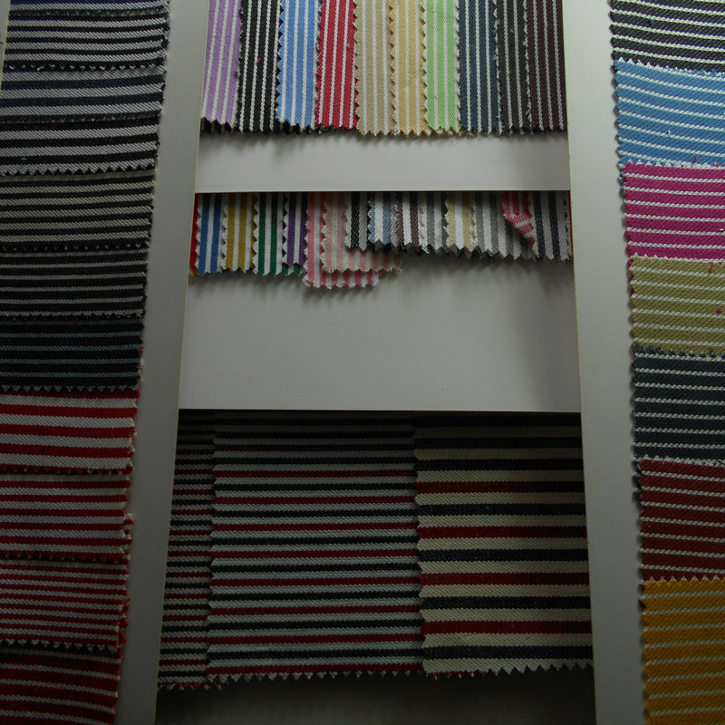 全棉牛仔色织条纹 涤棉提花条牛仔条时装牛仔布色织条纹彩色面料