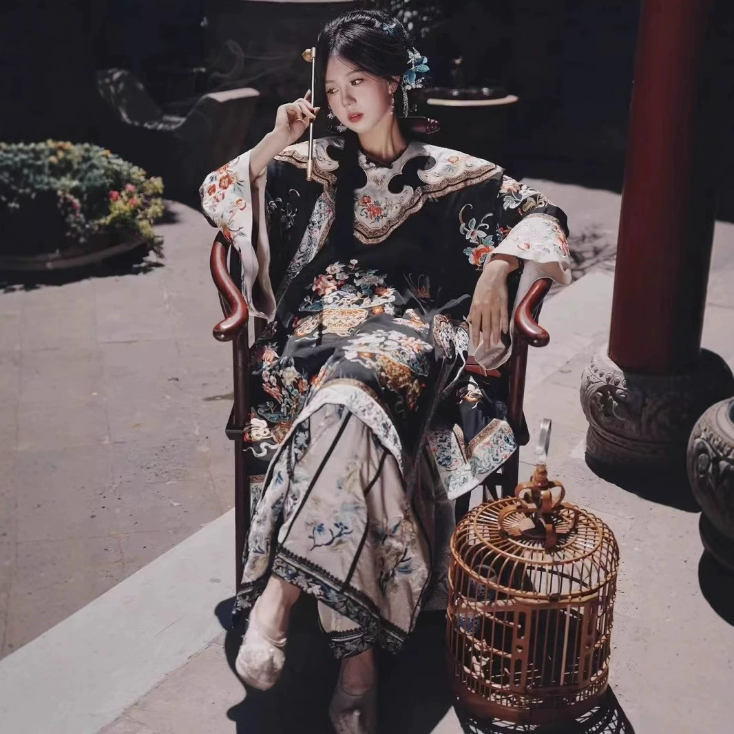 Цин Хань женщина Цзинь Шан молодая бабушка Цин одежда воротник из двух частей черный костюм династии Цин