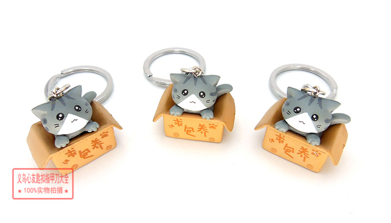 Gato de dibujos animados llavero colgante lindo gato muñeca estudiante adornos campus tienda suministro al por mayor