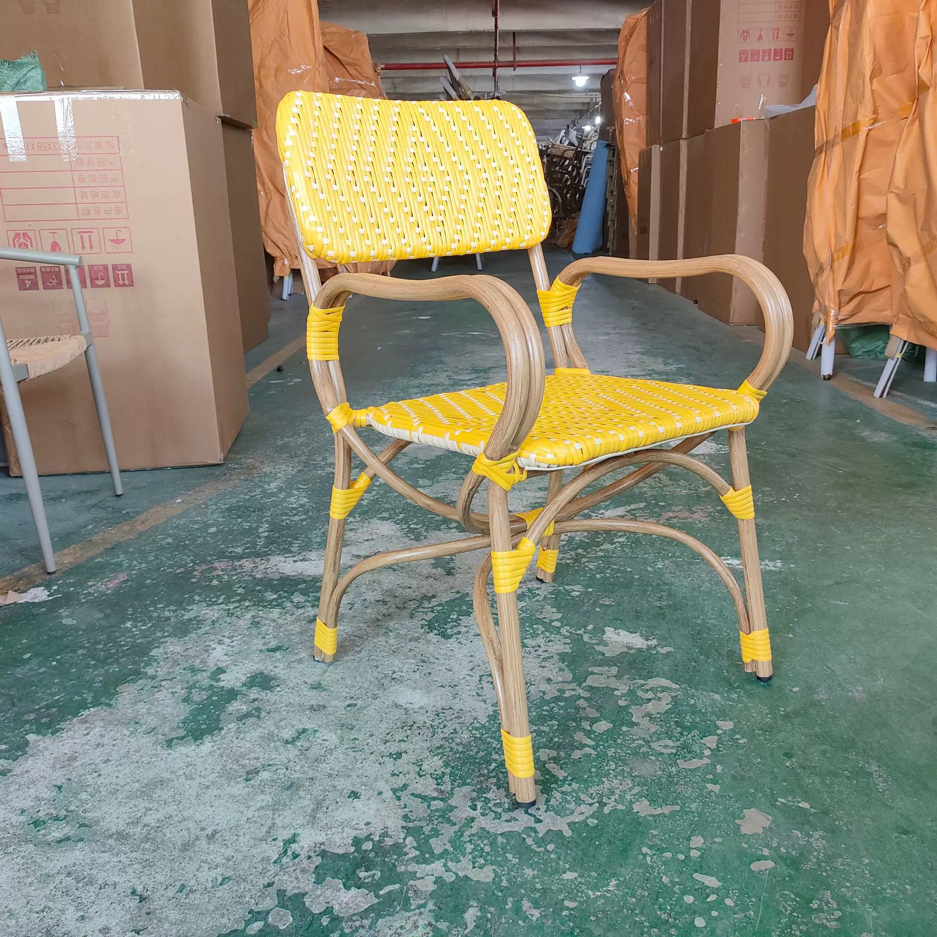 厂家直供法式西餐厅室外咖啡厅彩色藤编餐椅带扶手户外休闲椅铝椅