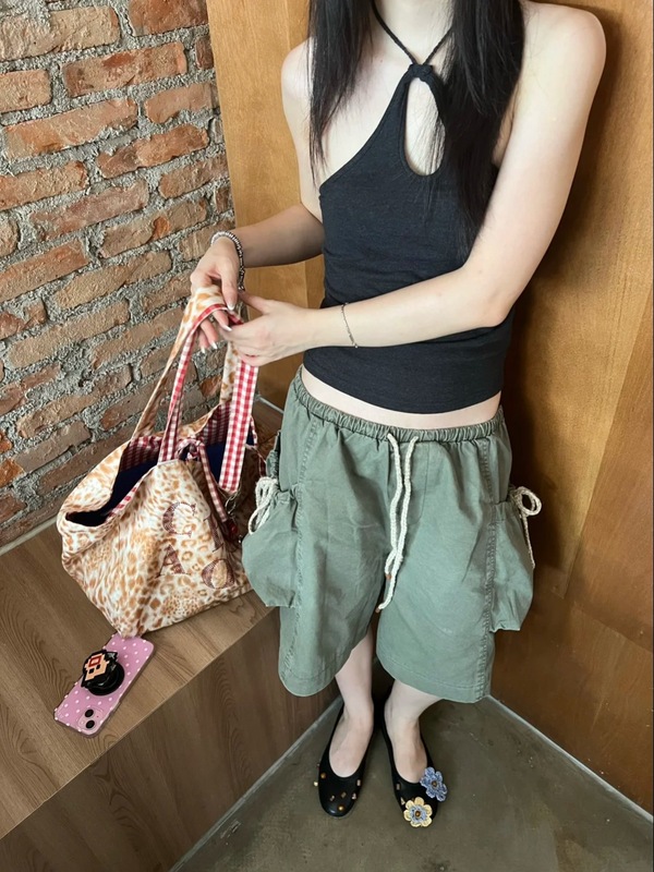 南油女装设计师品牌 军绿色两侧粗麻抽绳大口袋休闲工装五分短裤|undefined