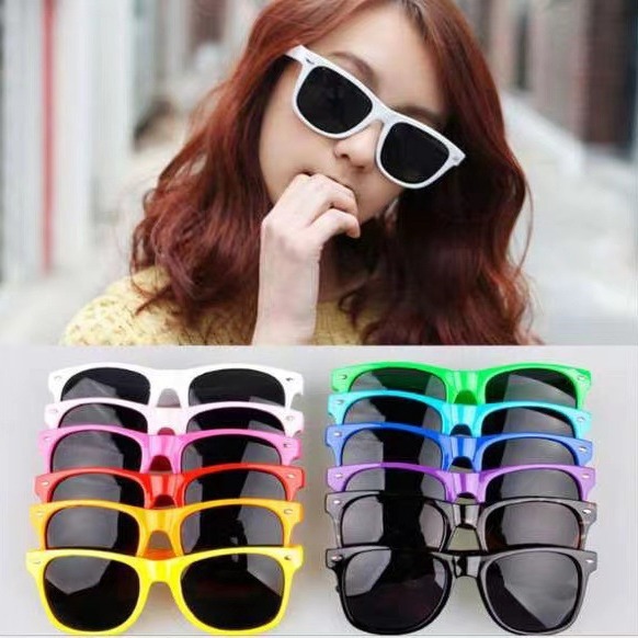 Gafas de sol retro de moda 2025, estilo caramelo con clavos de sombrilla de arroz, venta al por mayor directa de fábrica