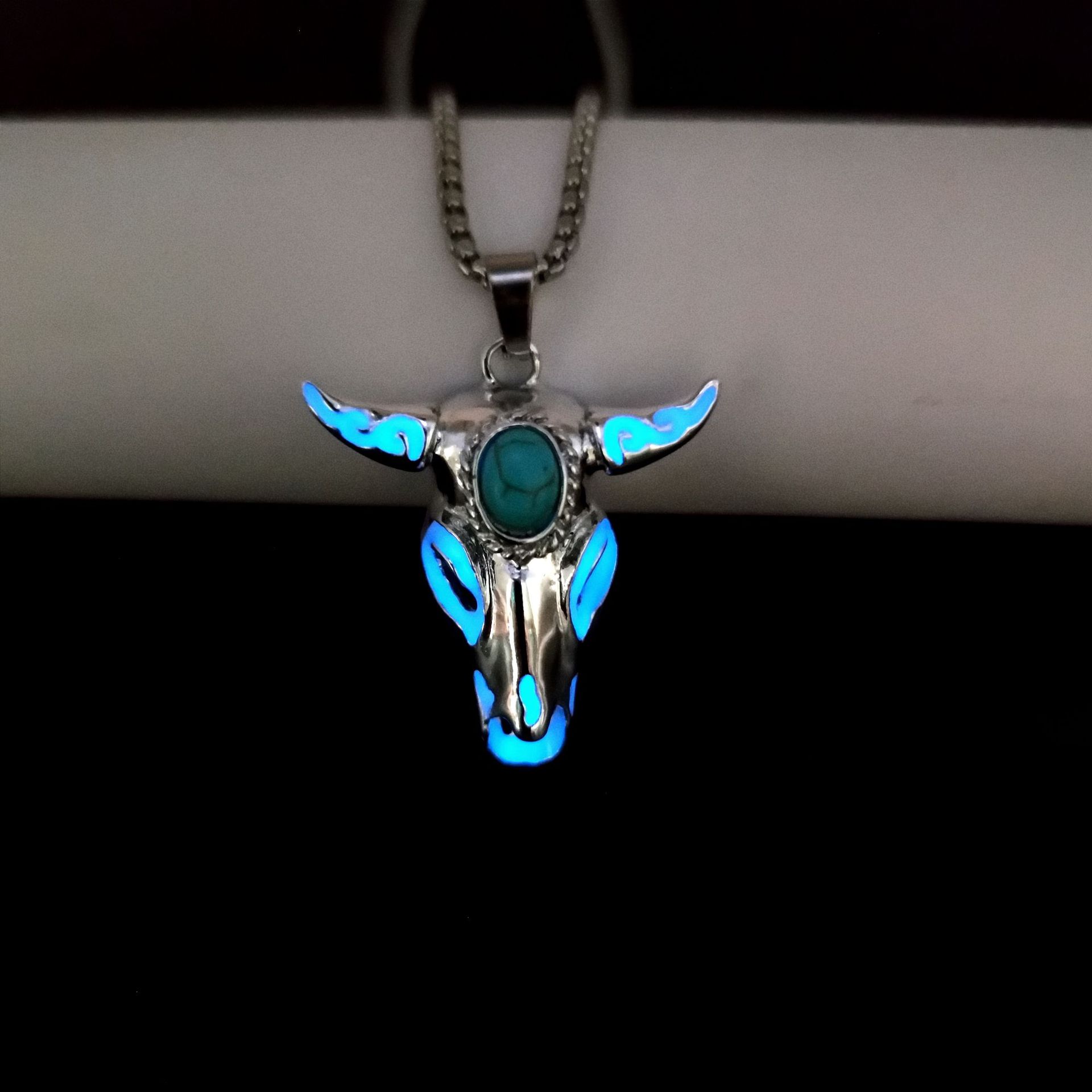 Cattle Pattern Unisex Gender Inlay Design Retro Cattle Alloy Inlaid Turquoise Unisex Pendant Necklace 1 Piece