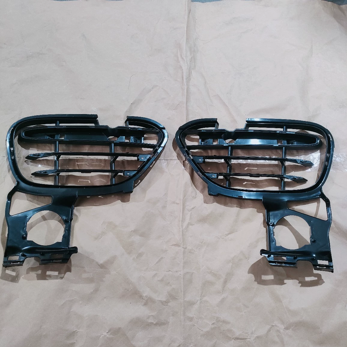 Подходит для Porsche 2011 Cayenne TURBO передняя решетка бампера L95850568110 R95850568210