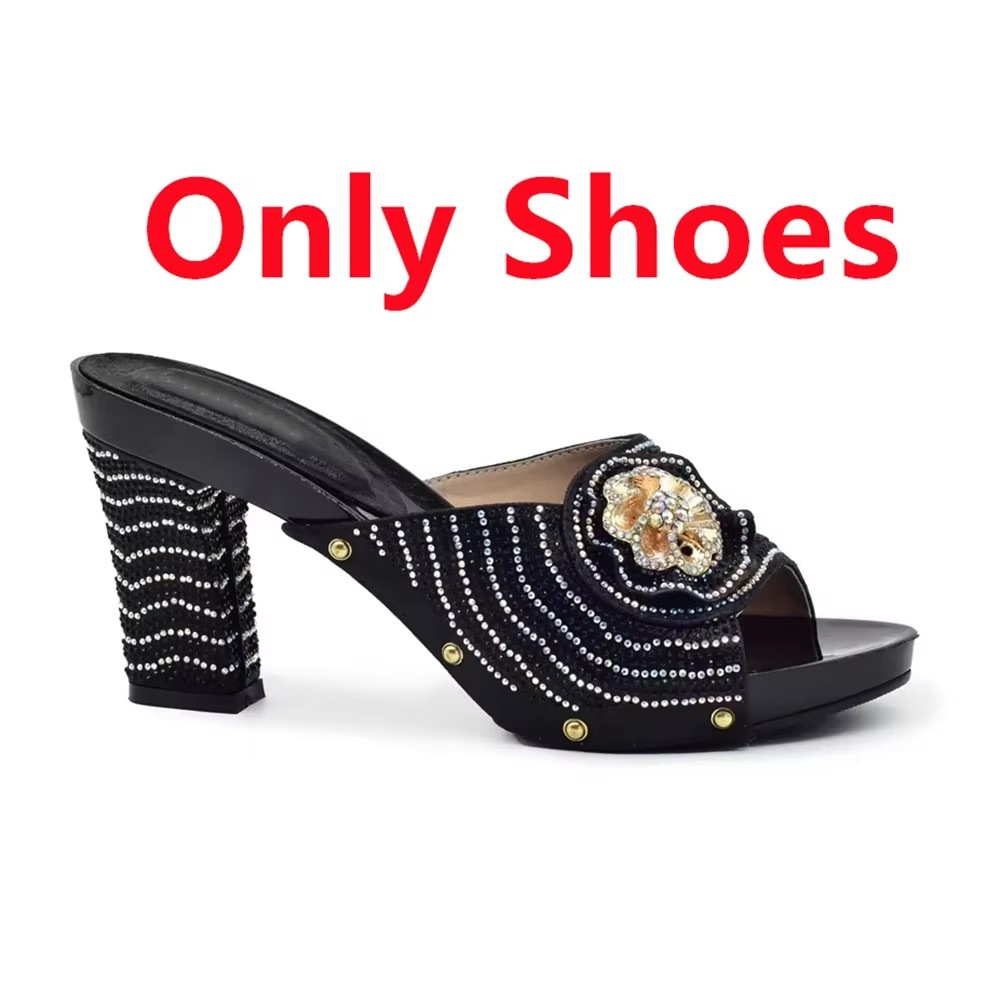 Pair the evening with floral embellished round toe high-heeled sandals and a stylish clutch casual suit_vogvips.com