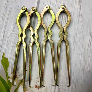 Two yuan shop all-metal walnut clip cast iron daily with hook nut clip Kunming Walnut e-commerce