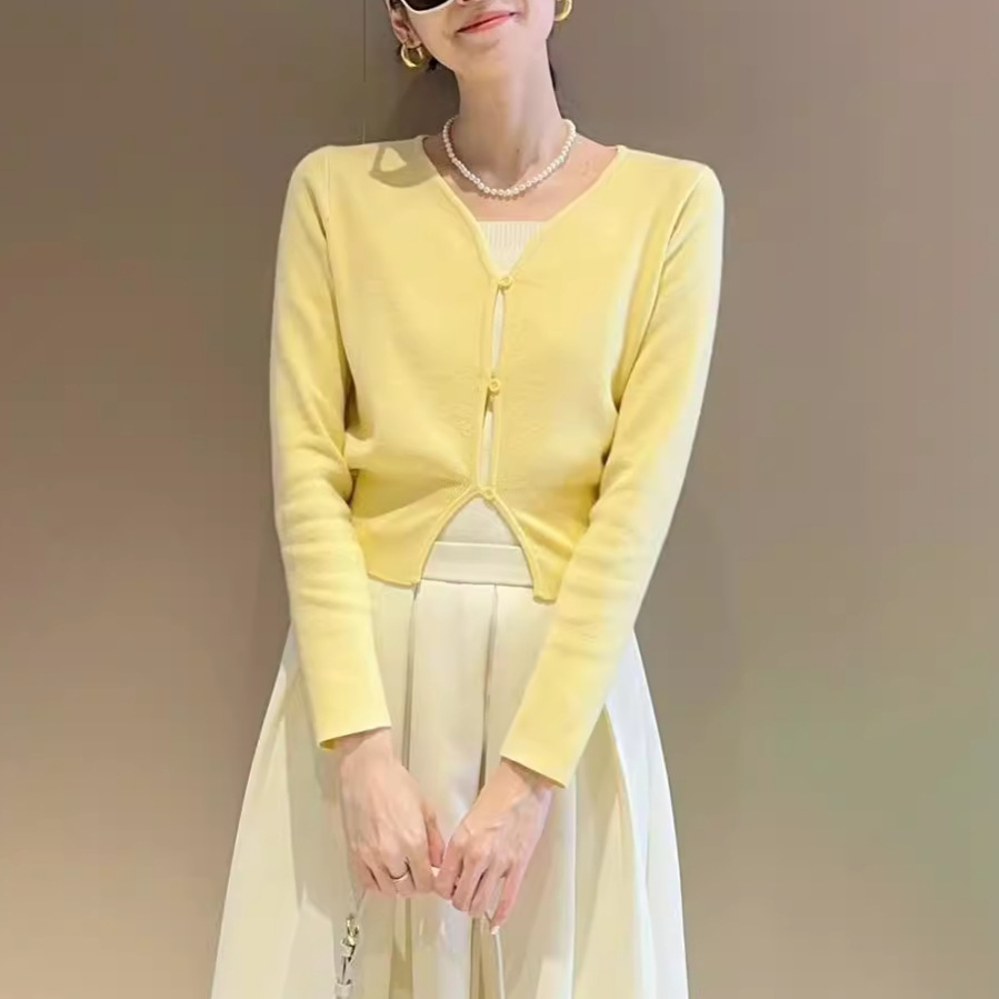奶黄色针织开衫女2026早秋新款修身显瘦百搭薄款简约短款毛衣外套