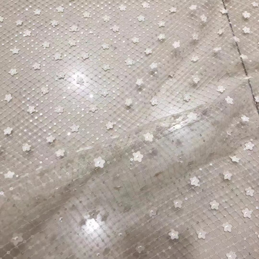 新品メッシュスパンコール刺繍生地立体梅花玩具人形子供服ワンピースレース刺繍生地