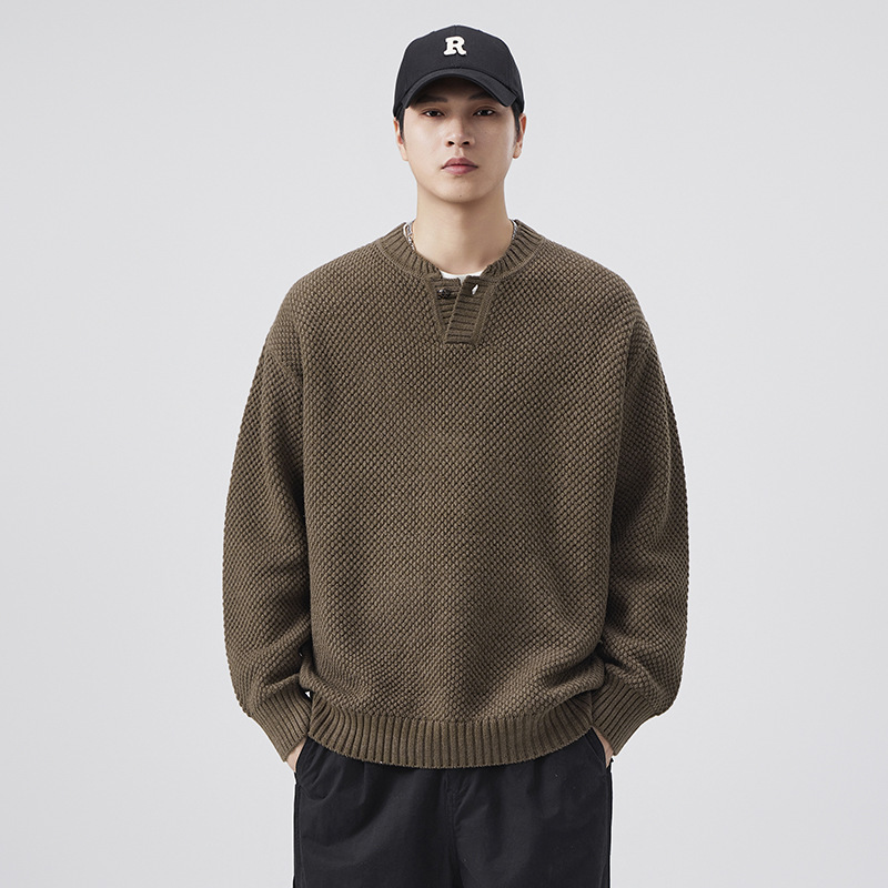 American-style heavyweight Henley collar chunky knit sweater for men, 2026 autumn/winter collection, old money maple color, thickened for warmth, rugged knitwear, trendy American-style heavyweight Henley collar chunky knit sweater for men, 2026 autumn/winter collection, old money maple color, thickened for warmth, rugged knitwear, trendy