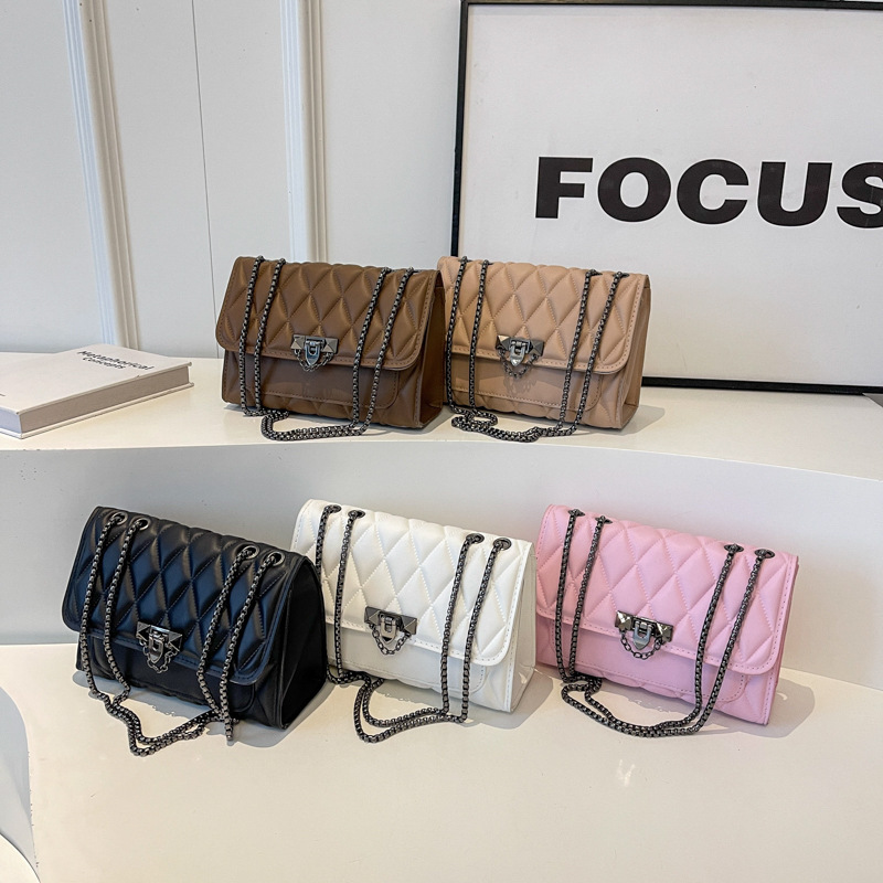 Bolso de mujer cadena de diamond 2024 nuevo bolso retrógrado personalidad pequeña bolsa de moda simple bolso de hombro de mujer