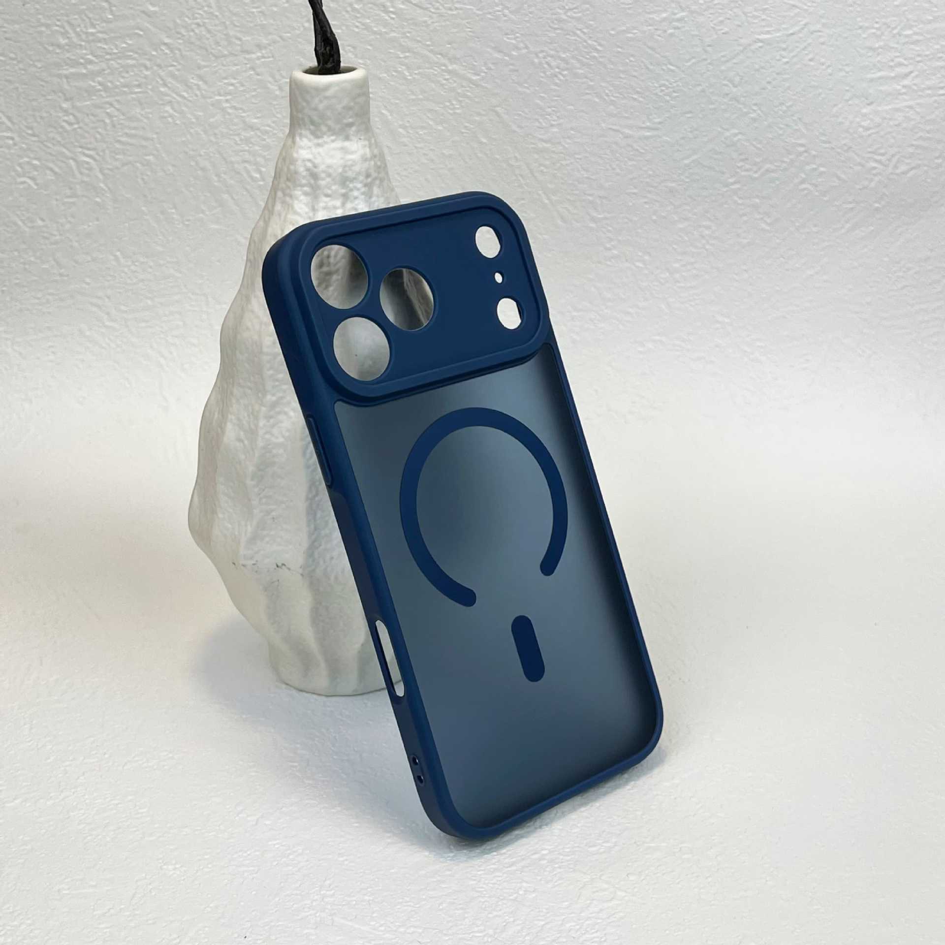 适用iPhone18promax手机壳肤感磨砂磁吸精孔防摔苹果17高级保护套