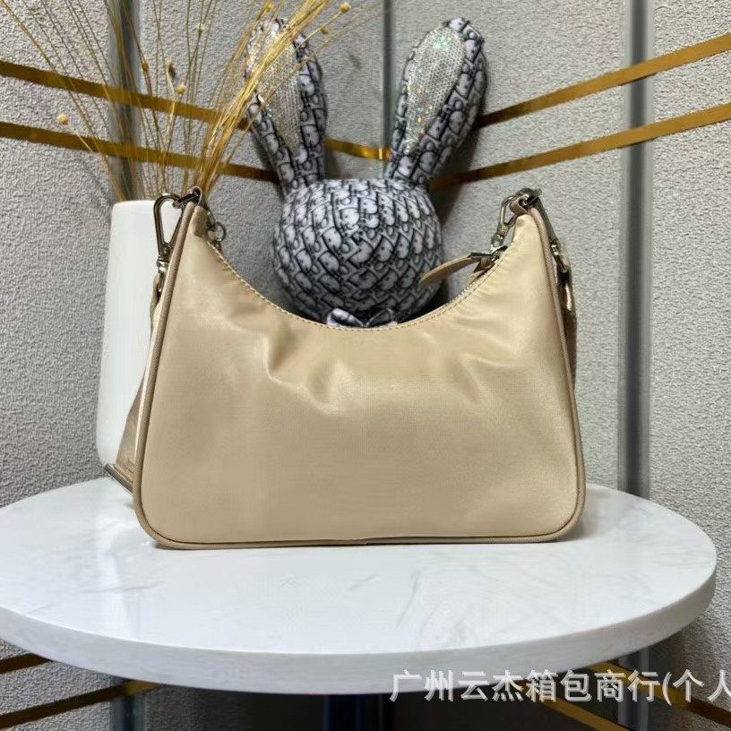 HOBO Champion 2024 otoño nuevo bolso de brazo letras sólidas bolso de moda coronado bolso de hombro bolso de mochila Oxford
