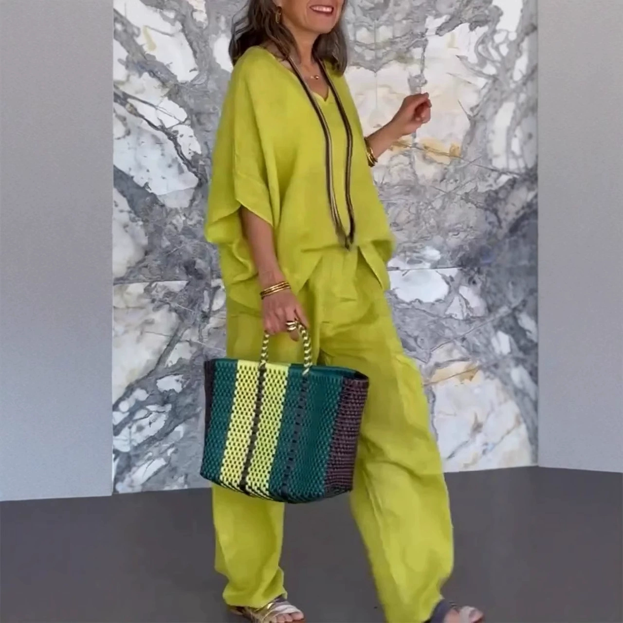 2025 Европейская и американская трансграничная новая женская повседневная женская одежда Amazon с v-образным вырезом, свободные брюки с карманами и средними рукавами, костюм из хлопка и льна