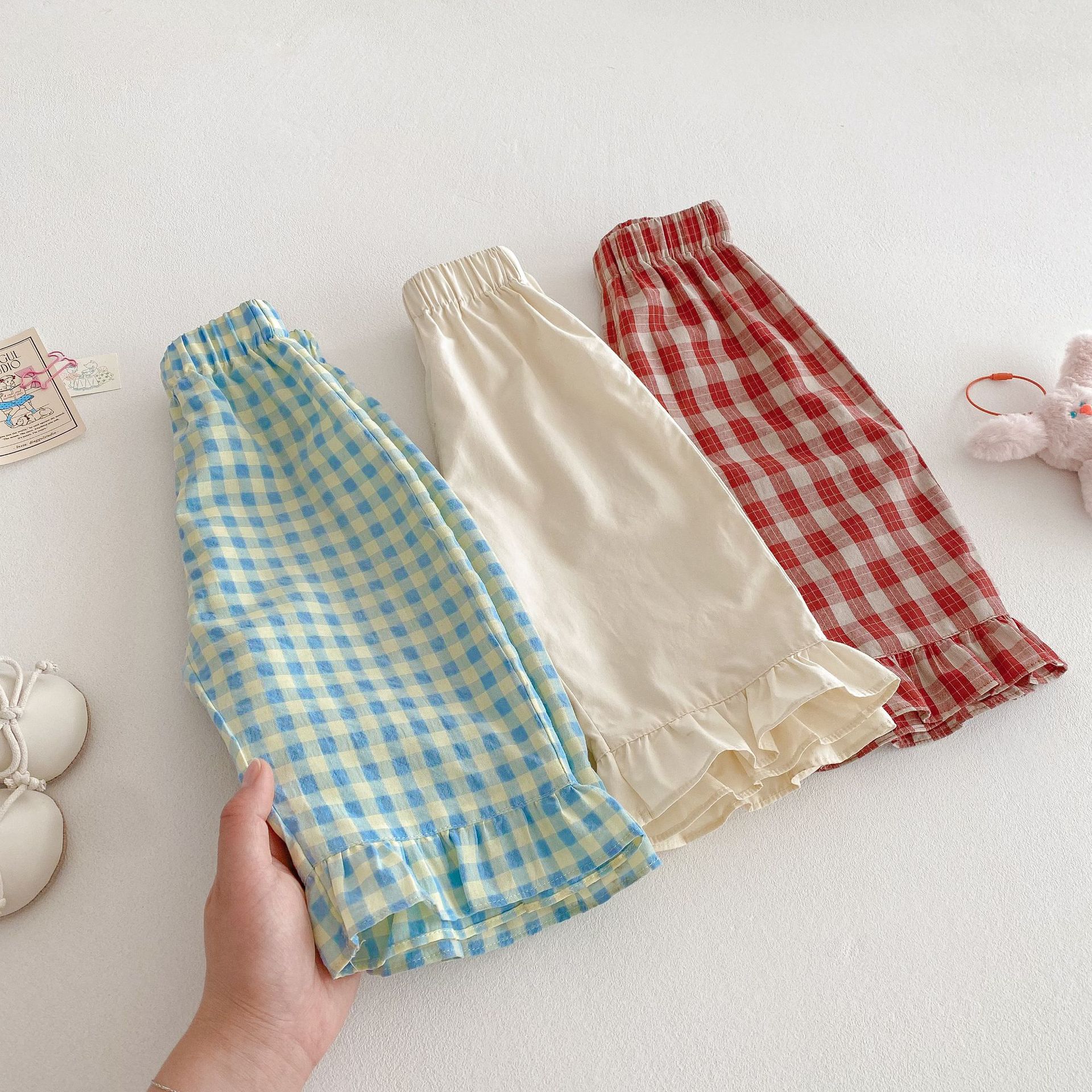 女の子無地ストレートパンツ 2025 新しい夏の子供の西洋スタイルのクラシックチェック柄カジュアルパンツベビー韓国スタイルパンツ
