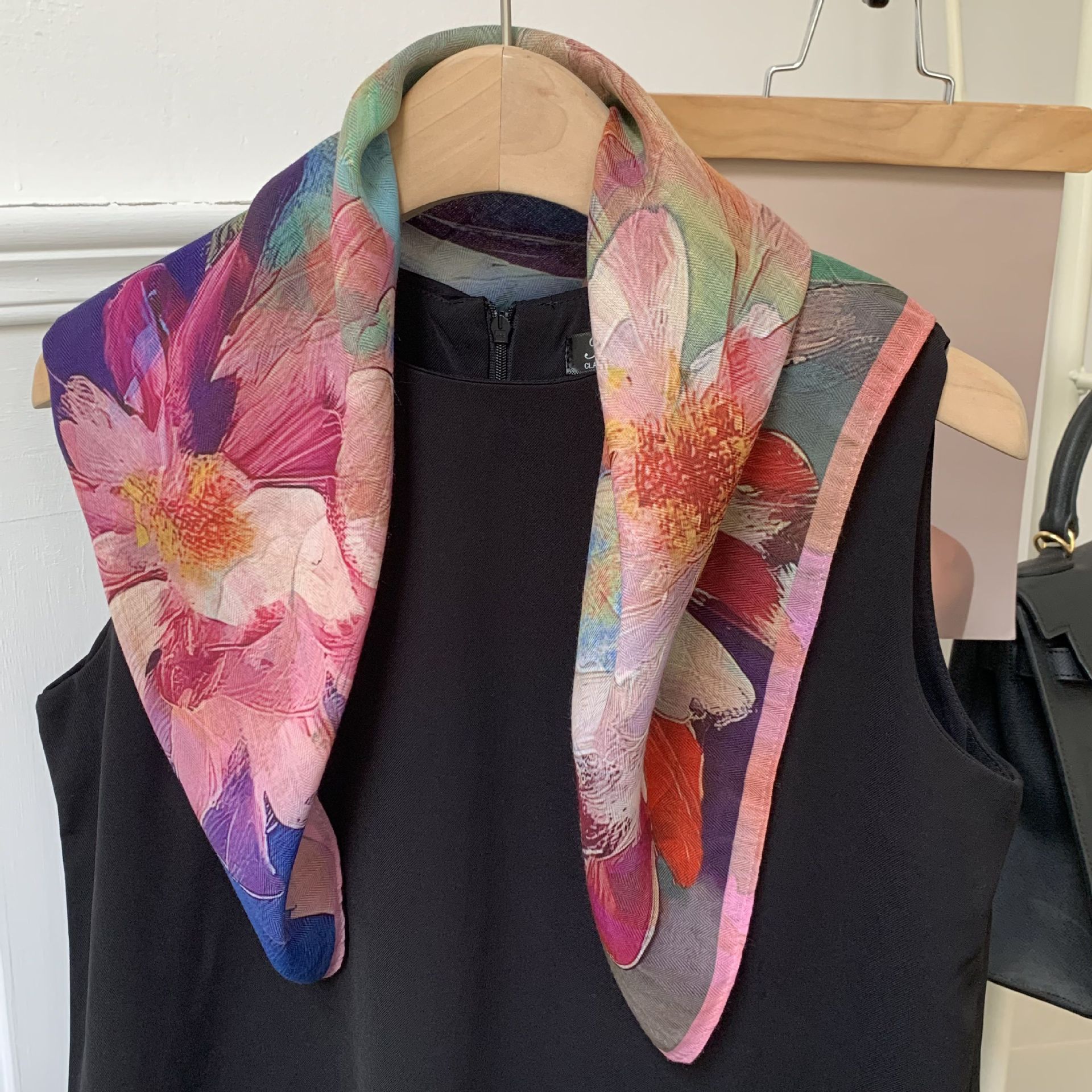 Pañuelo de seda de algodón y lino, bufanda cuadrada grande, estilo de verano de alta gama, estilo de todo fósforo literario, estilo étnico retro, bufanda de flores de anacardo, chal femenino