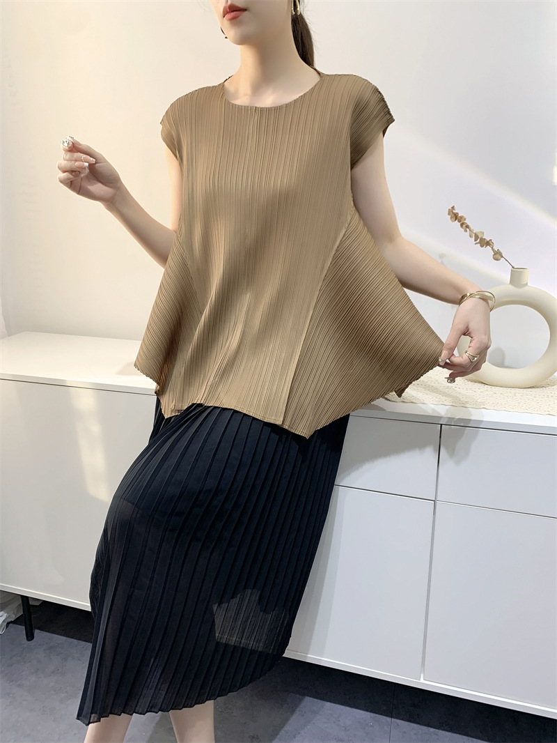 夏のtシャツの女性の不規則なしわの上着の小さい大衆の袖なしのゆったりした快適なカジュアルなkkのしわの丸首のしわの服