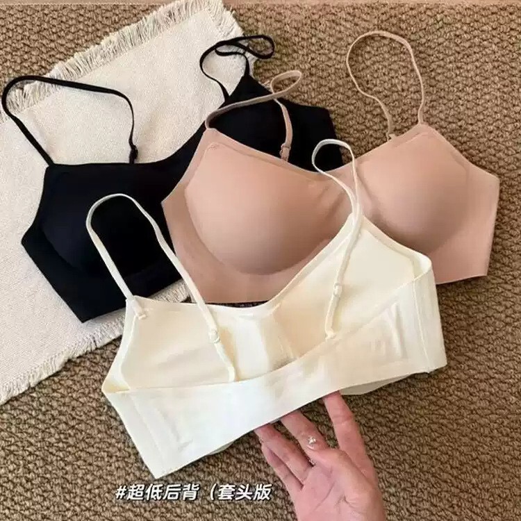Pull-on low-neckline thickened version! Seamless underwear for small busts, enhancing and expanding the bust, with thin straps and a comic-style design Pull-on low-neckline thickened version! Seamless underwear for small busts, enhancing and expanding the bust, with thin straps and a comic-style design