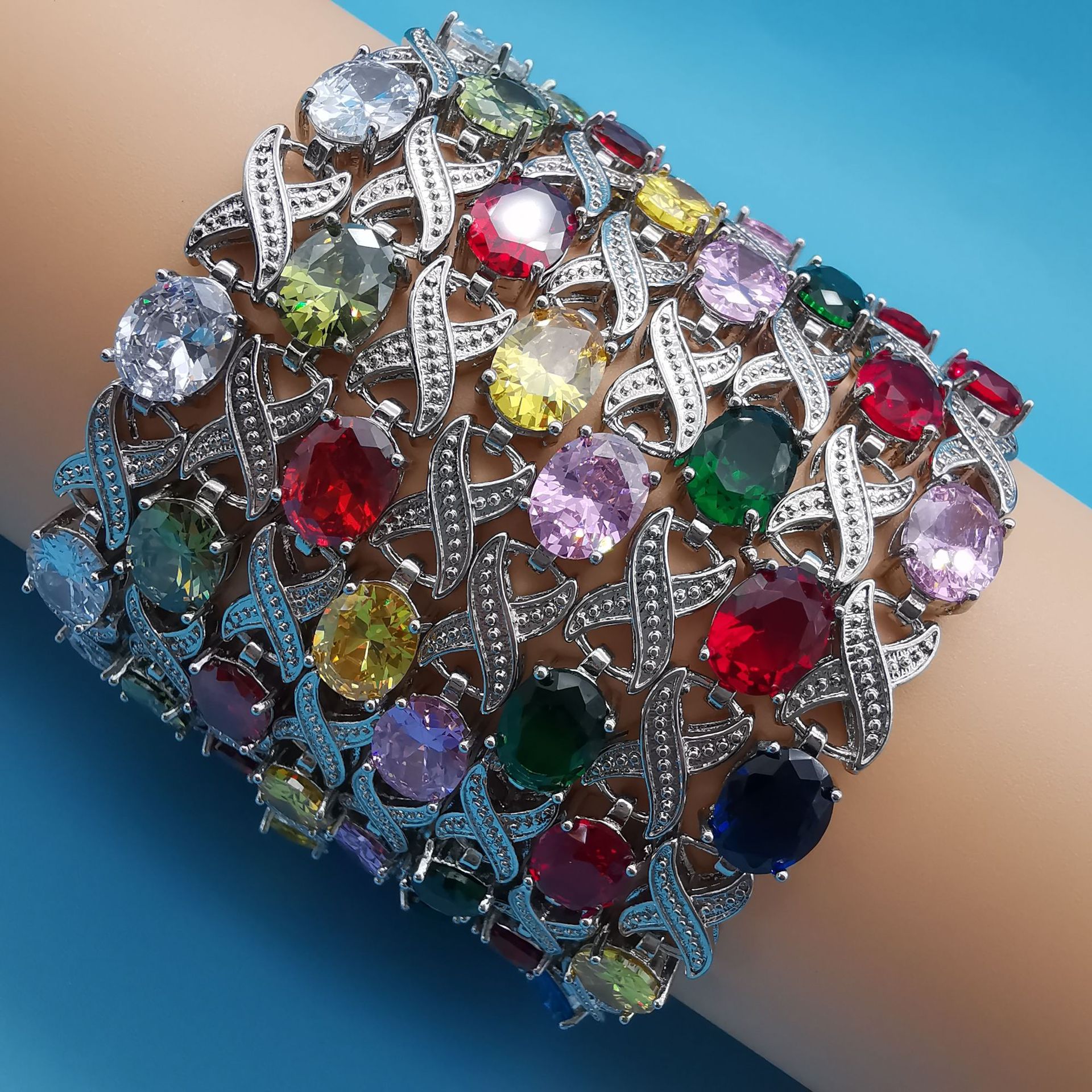 Elegant Egg-shaped Xo Bangle Bracelet With Zircon For Women_voghion.com